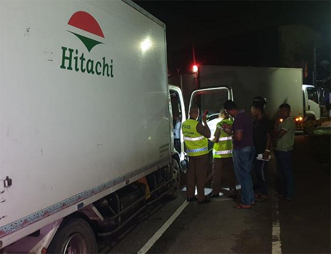 Police open fire on stolen lorry in Kaduwela, suspect arrested