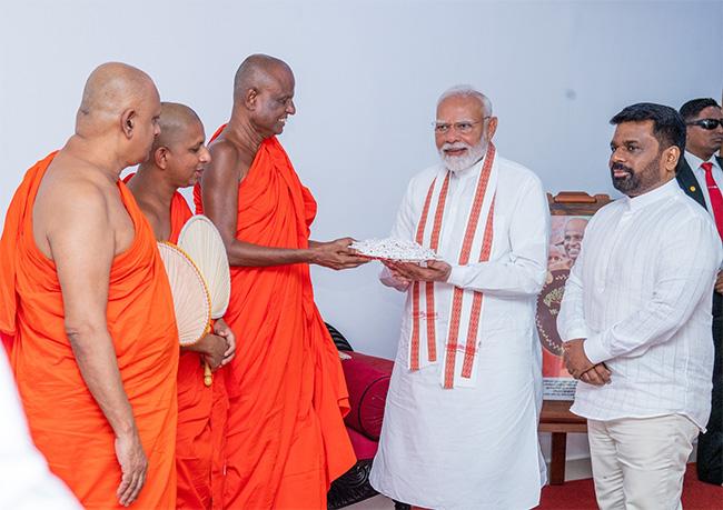 Modi proposes to exhibit relics of Lord Buddha discovered in Gujarat