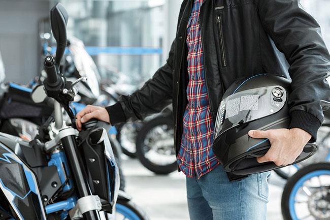 Sri Lanka Police tighten inspections on off-bike helmet wearers