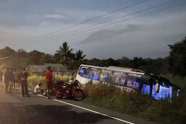 Bus accident on Ampara–Mahiyanganaya road