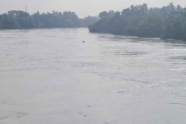 Water level of Kelani River receding at Hanwella and several locations