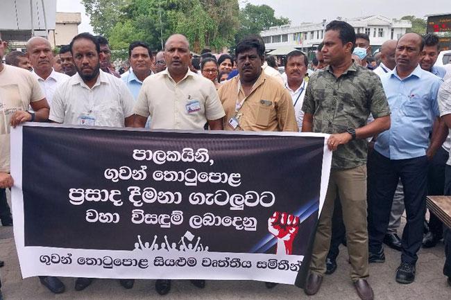 Airport employees protest over outstanding bonus payments for 2025
