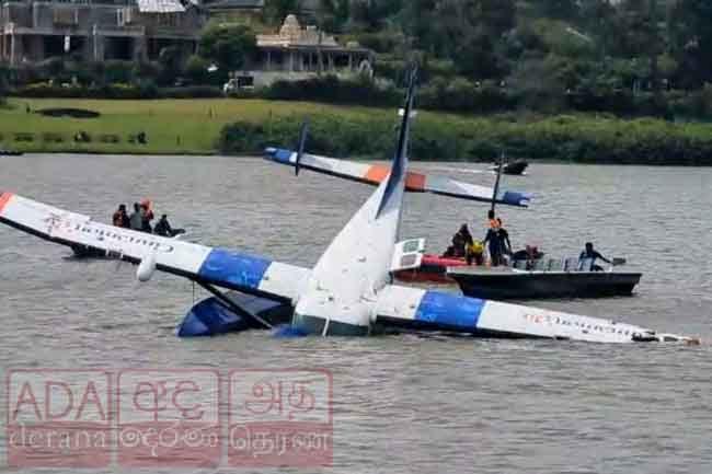 Seaplane plunges into Gregory Lake in Nuwara Eliya