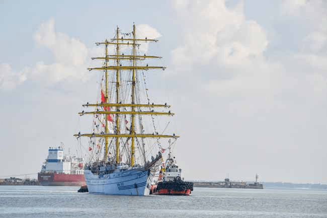Indonesian Navy’s sail training vessel arrives in Sri Lanka