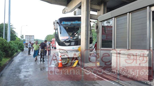 10 injured in bus accident near Pinnaduwa Interchange
