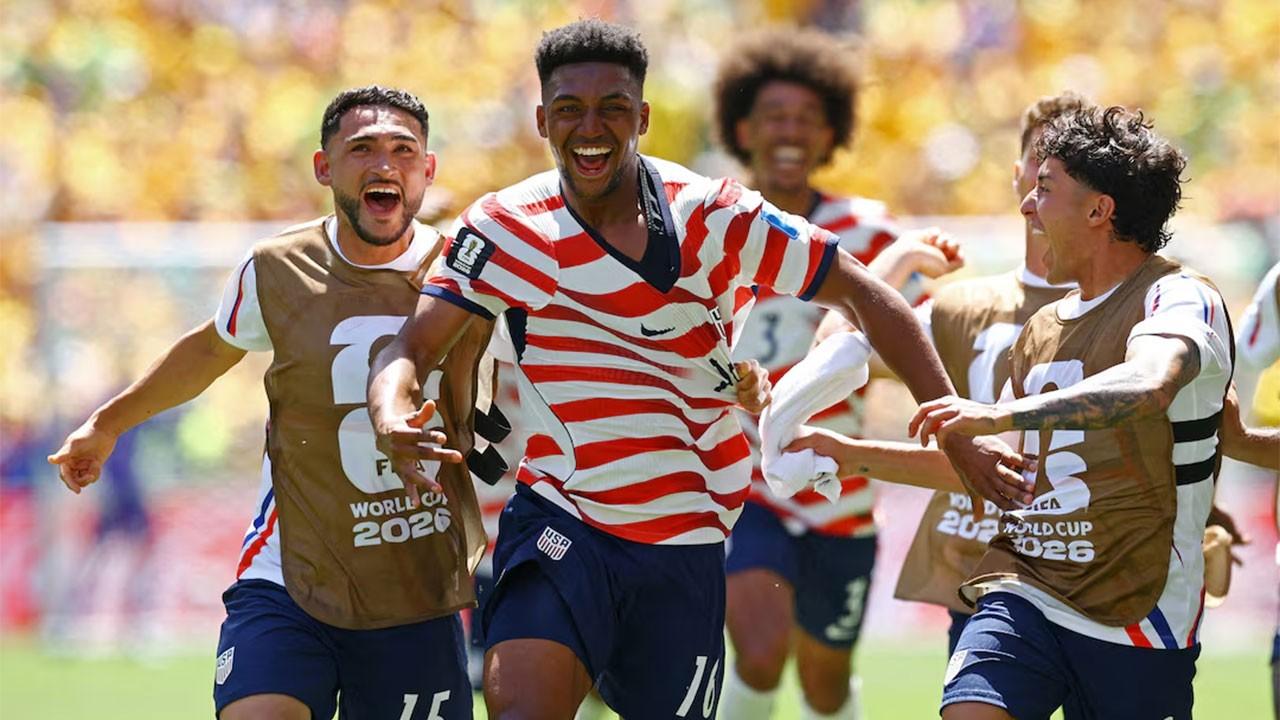 US advance to World Cup round of 32 with dominant 2-0 win over Australia
