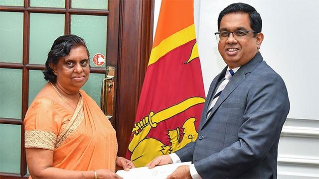 Letters of appointment presented to members of Salaries and Pensions Commission