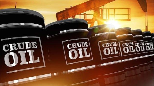 Benchmark oil price falls below level seen before the war