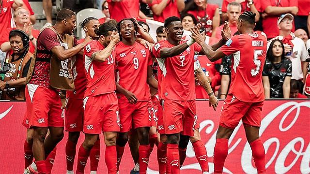 Switzerland beat Canada but both through to World Cup last 32