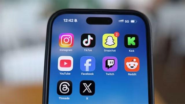 Australia to double potential fines for Facebook and Instagram over child social media accounts