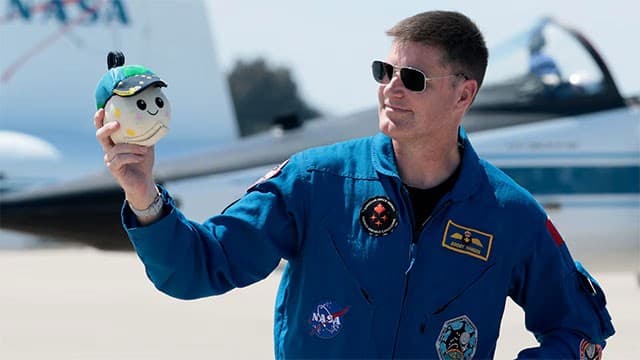 Artemis II crew member Jeremy Hansen says he’s stepping down from astronaut role