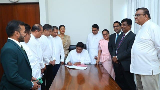Opposition MPs sign no-confidence motion against Justice Minister