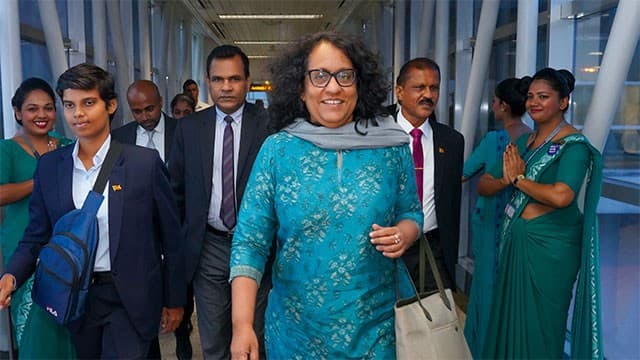 Prime Minister departs for Qatar to pay respects to former Emir