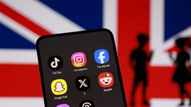 UK plans default midnight social media curfew for 16- and 17-year-olds