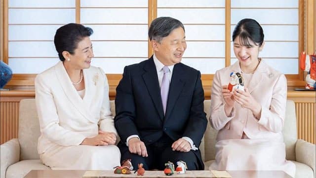 Japan relaxes royal succession rules - but ban on female emperors remains