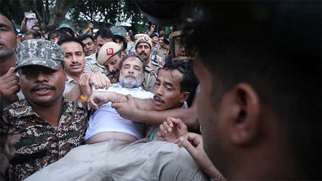 Rahul Gandhi, Priyanka Gandhi detained by Delhi Police