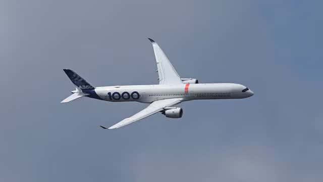 Airbus A350 jet flies 24 hours nonstop from Australia to France