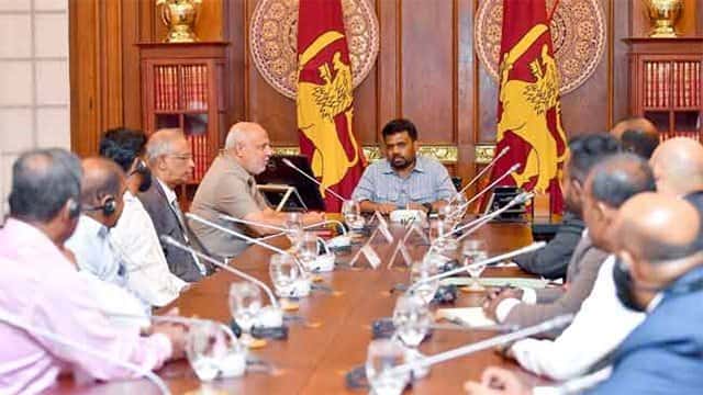 President calls for national consensus on constitution during talks with Tamil, Muslim alliance