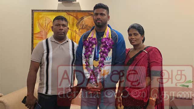 Commonwealth Games gold medalist Rumesh Tharanga returns to Sri Lanka