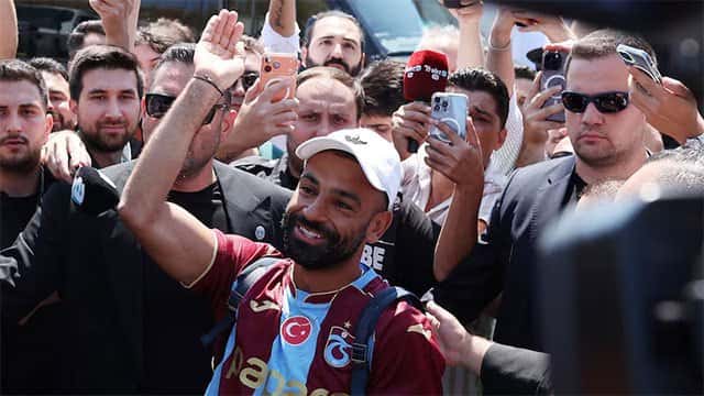 Mohamed Salah mobbed by fans in Istanbul ahead of Trabzonspor move