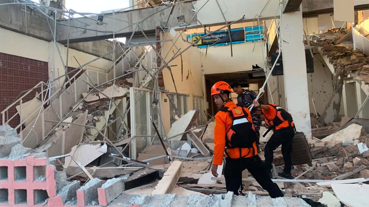 Two killed in 7.7-magnitude Indonesian quake: Emergency official