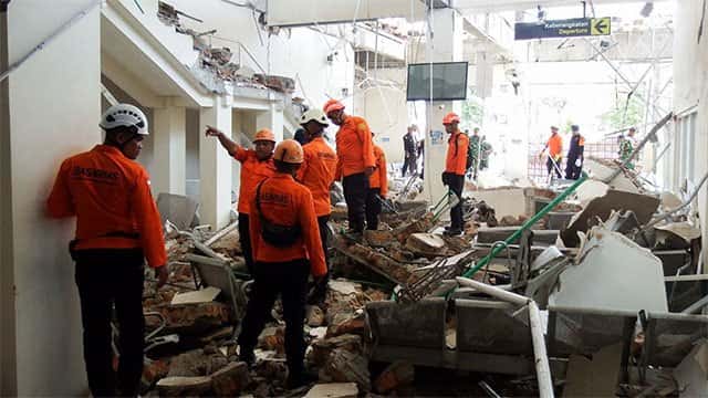 Indonesia quake death toll jumps to 20, sparks mass evacuations
