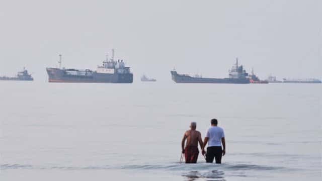 Trump says no talks planned with Iran, Tehran says Strait of Hormuz still shut