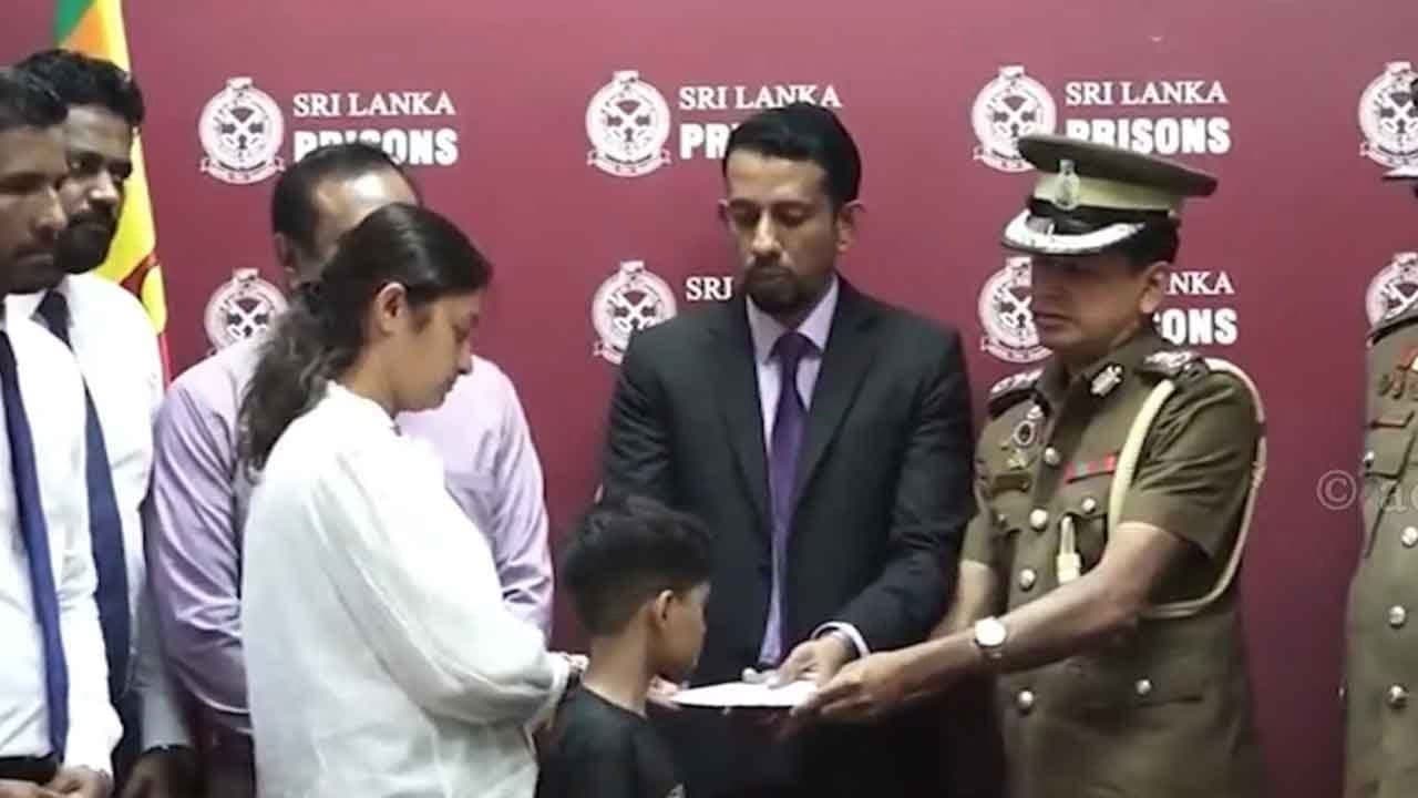 Compensation paid to families of prison officers killed in Negombo Prison clash