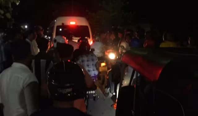 One killed, another seriously injured in Aluthgama railway crossing accident