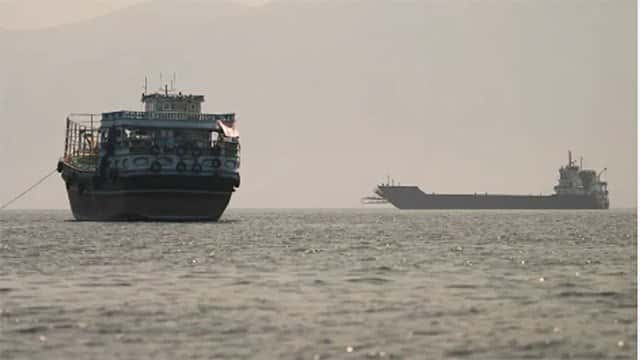 Iranian parliamentary committee approves fees on ships using Strait of Hormuz