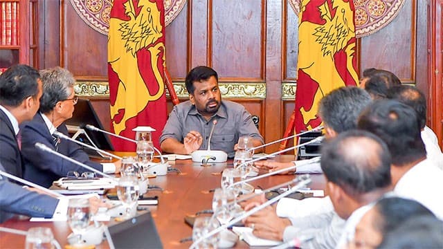 President calls for faster approvals and greater transparency to attract investments to mineral sector