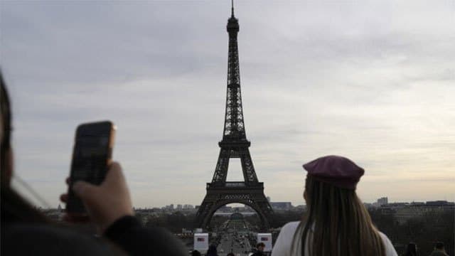 Eiffel Tower shut by staff protest after female workers moved for religious visit
