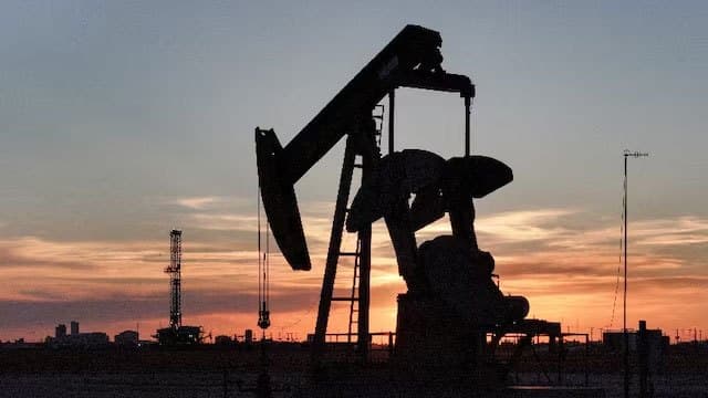 Oil prices jump more than 2% after new strikes on Saudi, Strait of Hormuz