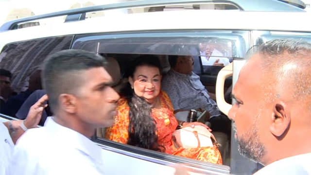 Shiranthi Rajapaksa leaves for Singapore for medical treatment
