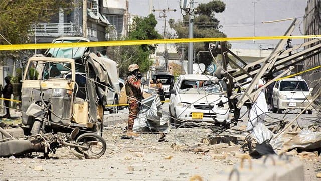 Suicide attack kills 16 near mosque in northwest Pakistan police compound