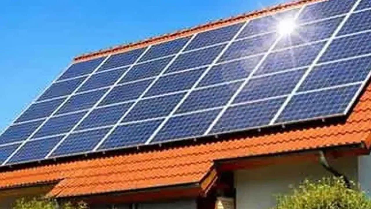 Govt. to ease restrictions on rooftop solar systems