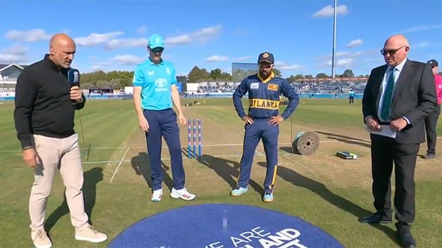 England elect to bat first against Sri Lanka in opening ODI at Durham