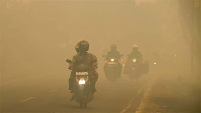 More than 170,000 respiratory cases recorded in haze-choked Indonesia