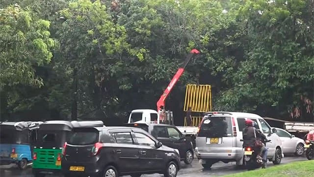 Heavy traffic near Parliament amid SJB protest against 22A