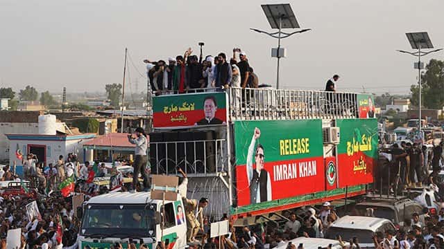 Supporters of jailed ex-PM Imran Khan march to Pakistan capital