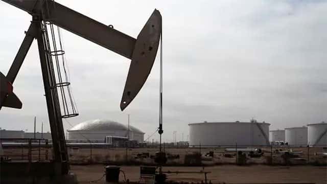 Oil ticks lower as Russia diesel supply prospects counter Gulf supply risks