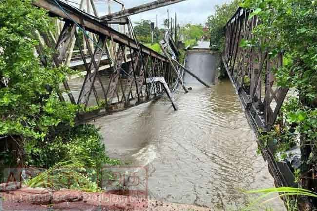 Section of Bentota old bridge collapses due to adverse weather conditions