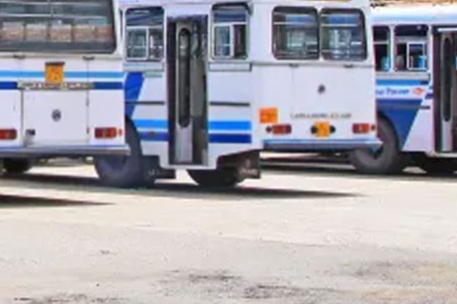 Bus drivers, conductors arrested while being under the influence of drugs in Piliyandala