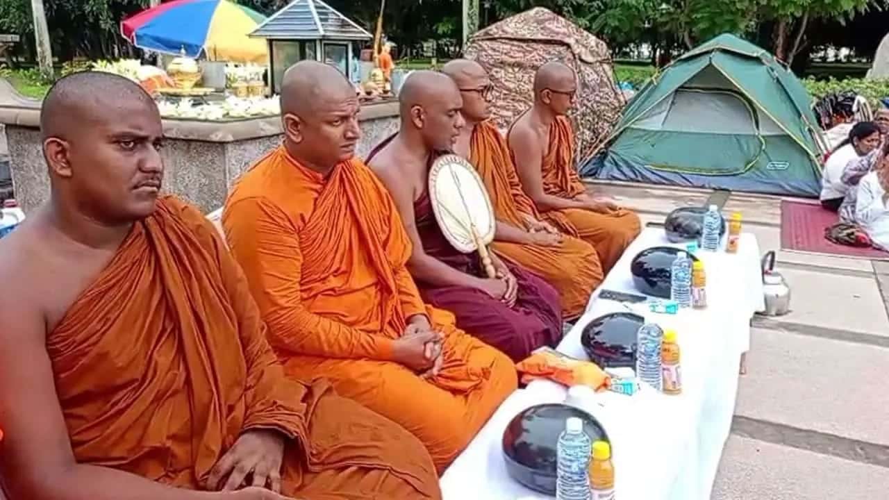 Satyagraha by monks demanding Gnanasara Thero’s release continues for sixth day