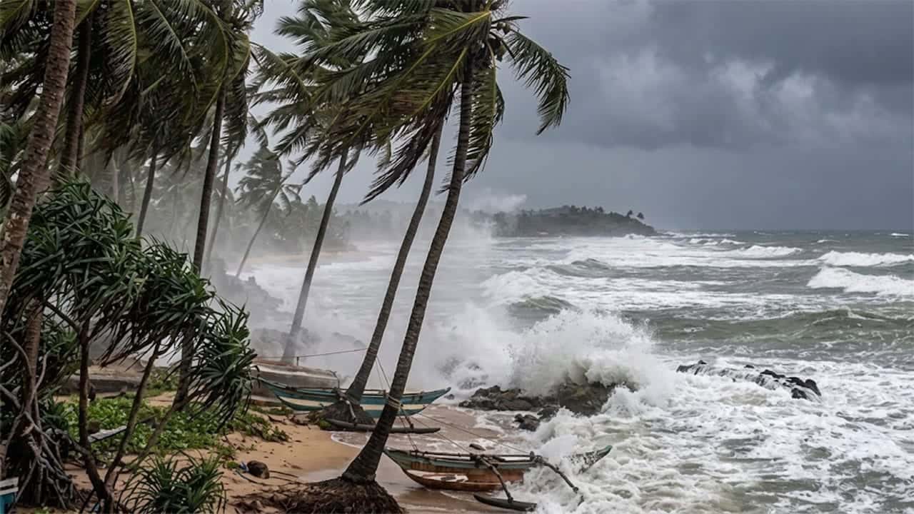‘Red’ warning issued for strong winds and rough seas in the Bay of Bengal