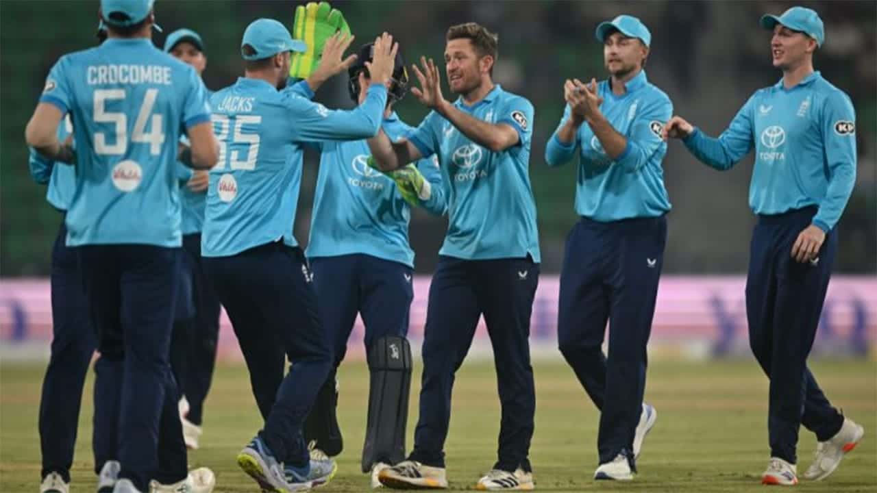 England survive valiant Sri Lanka chase to win dead rubber in tri-series