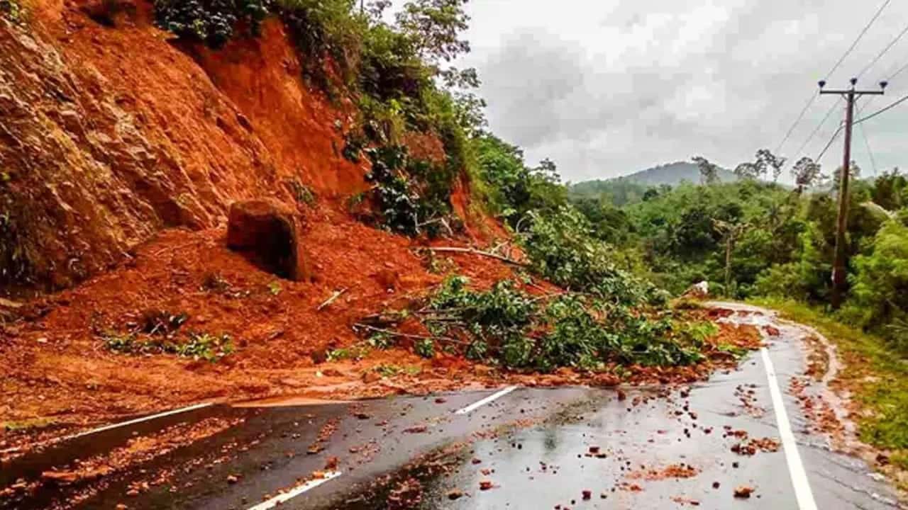 Landslide warning extended for several areas in four districts
