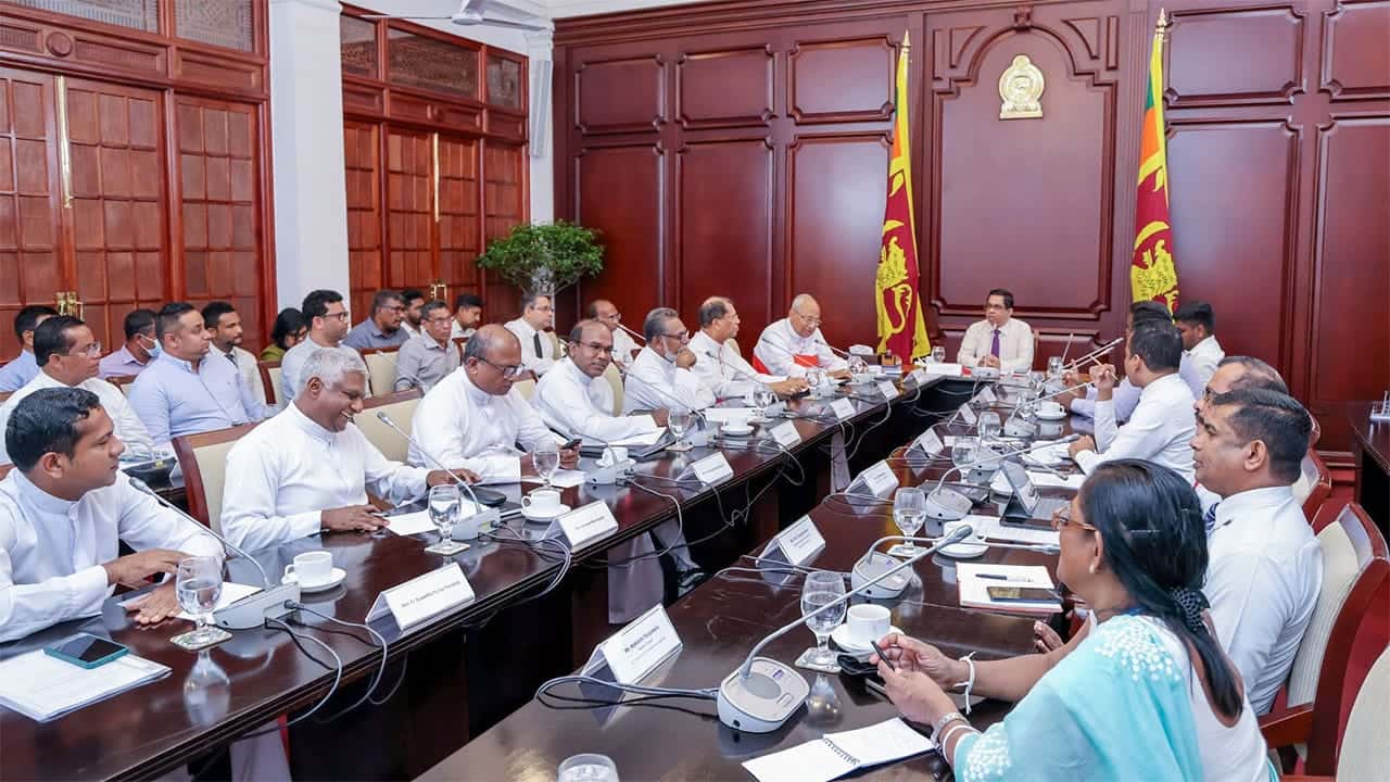 Discussion held on environmental issues affecting Muthurajawela, Negombo Lagoon and Gampaha District