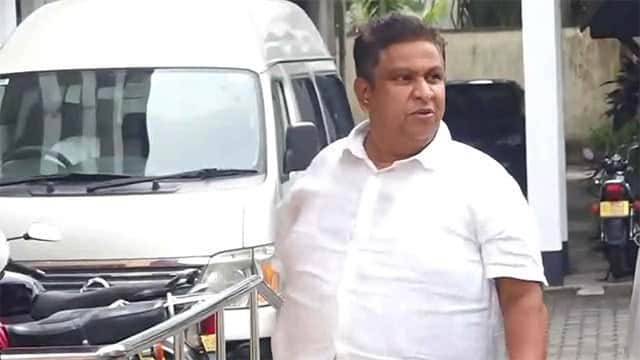 MP Chamara Sampath arrives at Bribery Commission